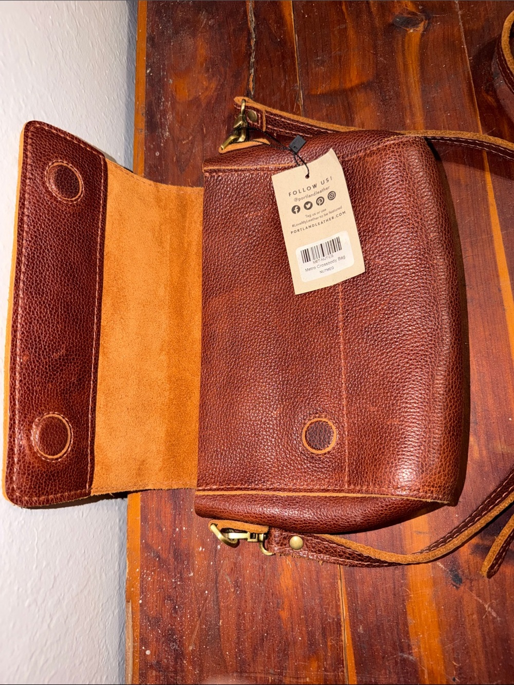 Portland Leather Metro Medium Crossbody Bag Nutmeg - Picture 5 of 11
